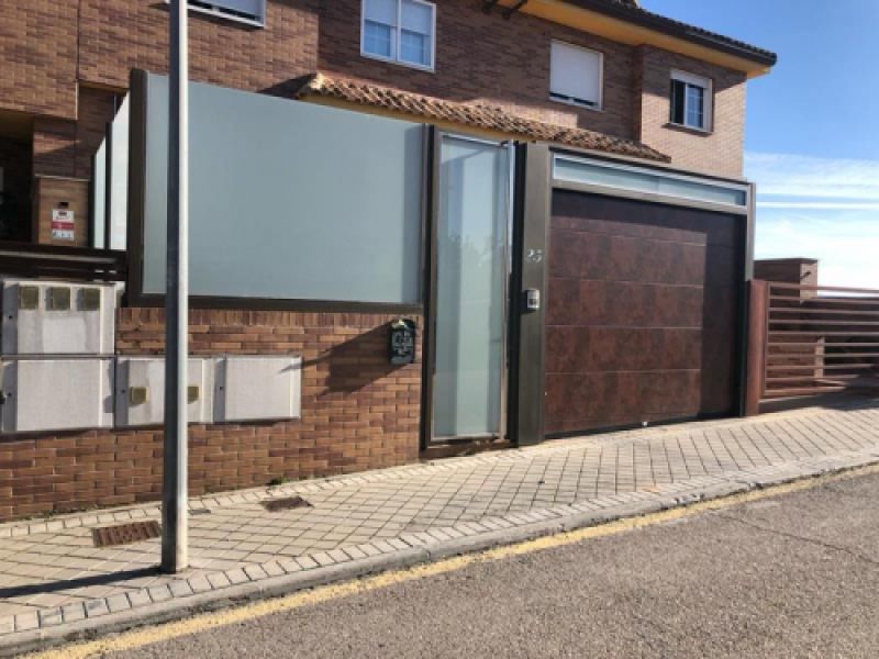 Puertas seccionales y cierres Instalaciones Valuan XXI