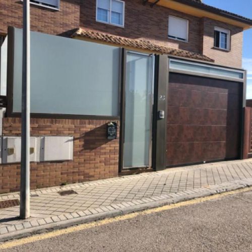 Puertas seccionales y cierres Instalaciones Valuan XXI