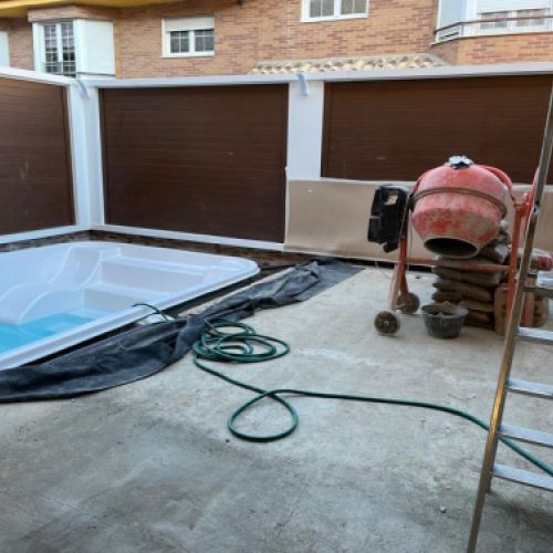 Reforma de patios con piscina Instalaciones Valuan XXI