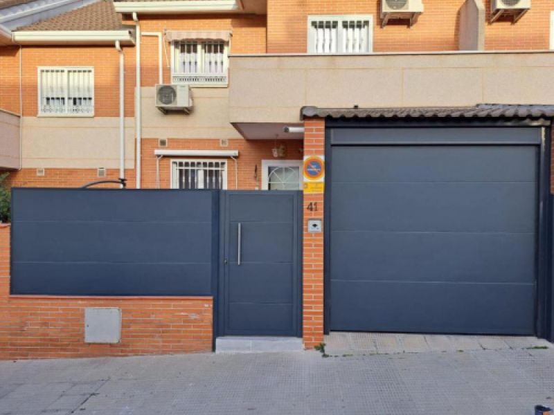 Vallados y puertas Instalaciones Valuan XXI