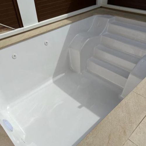 Reforma de patios con piscina Instalaciones Valuan XXI