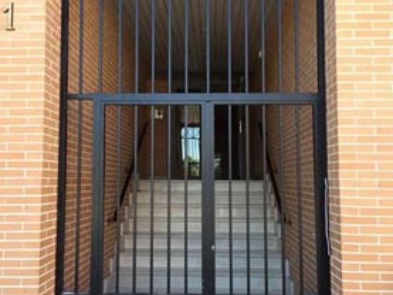 Puertas de portales Instalaciones Valuan XXI