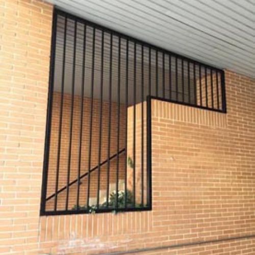 Puertas de portales Instalaciones Valuan XXI