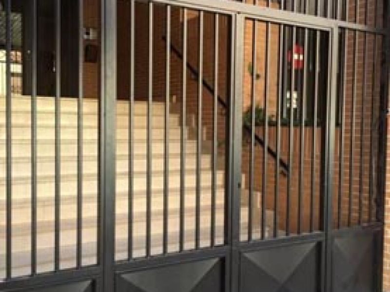 Puertas de portales Instalaciones Valuan XXI