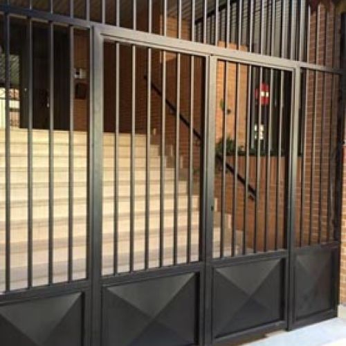 Puertas de portales Instalaciones Valuan XXI